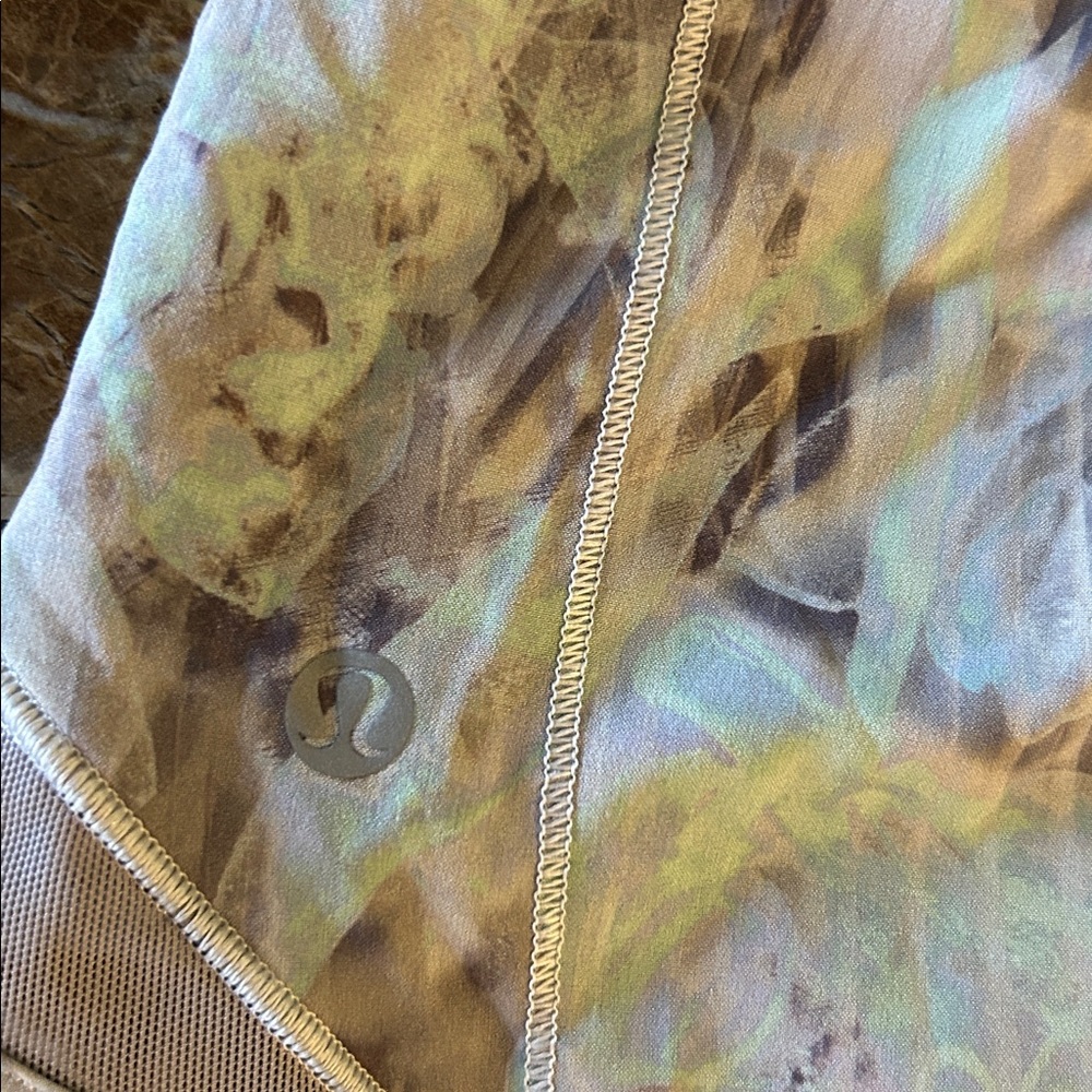 Lululemon Stylish Patterned Athletic Shorts - Picture 5 of 6